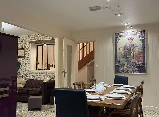 Mirroir En Champagne, Jusque 10 Voyageurs Holiday home Boursault